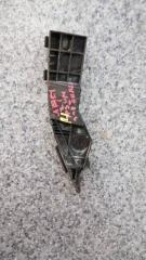 Фото запчасти крепление бампера заднее левое Toyota Ipsum 2003 Б/У запчасть Запчасть крепление бампера заднее левое Toyota Ipsum 2003