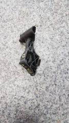 Фото запчасти крепление бампера заднее правое Toyota OPA 2002 Б/У запчасть Запчасть крепление бампера заднее правое Toyota OPA 2002