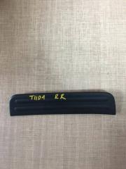 Запчасть накладка на порог задняя правая Nissan Tiida 2005