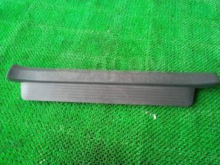 Запчасть накладка на порог передняя левая Toyota Carina 1999