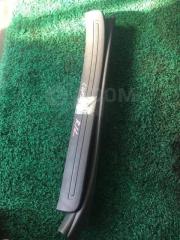 Запчасть накладка на порог задняя левая Toyota Chaser 1997