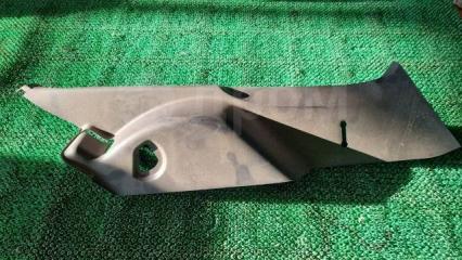 Запчасть накладка на стойку задняя правая Toyota Auris 2008