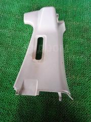 Запчасть накладка на стойку правая Toyota Hiace Regius 1997