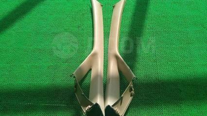 Запчасть накладка на стойку передняя Toyota Nadia 2001