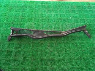 Запчасть пластик дворников жабо Toyota Brevis 2002