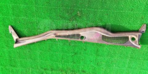 Запчасть пластик дворников жабо Toyota Brevis 2003