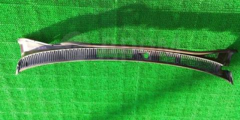 Запчасть пластик дворников жабо Toyota Granvia 1996