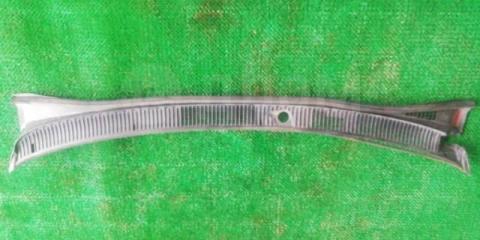 Запчасть пластик дворников жабо Toyota Granvia 1996