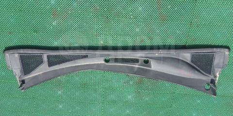 Запчасть пластик дворников жабо Toyota Harrier 2004