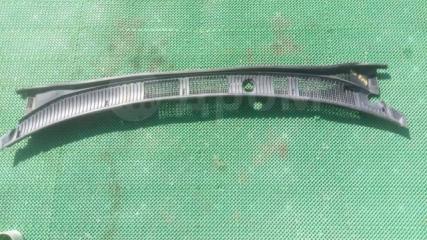 Запчасть пластик дворников жабо Toyota Hiace Regius 1997