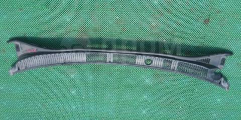 Запчасть пластик дворников жабо Toyota Hiace Regius 1997