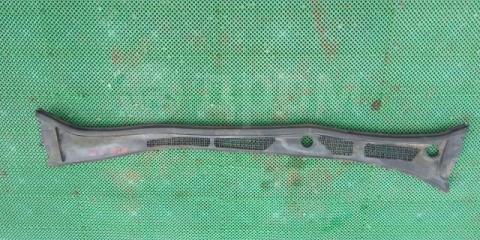 Запчасть пластик дворников жабо Toyota Vista Ardeo 1999