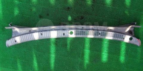 Запчасть пластик дворников жабо Toyota Crown Comfort 2001