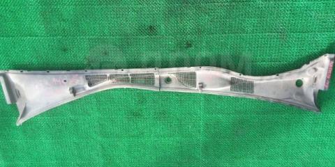 Запчасть пластик дворников жабо Toyota Crown Majesta 1995