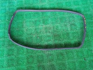 Запчасть уплотнитель бокового стекла кузовного задний правый Toyota Hiace Regius 1997