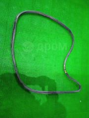 Запчасть уплотнитель двери передний правый Toyota MARK II Qualis 2001