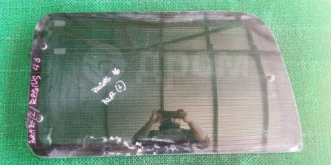 Запчасть форточка багажника задняя левая Toyota Hiace Regius 1999