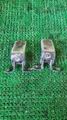 Запчасть петли двери передние левые Suzuki Escudo 2005