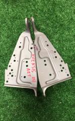 Запчасть крепление автомагнитолы Toyota Avensis 2004