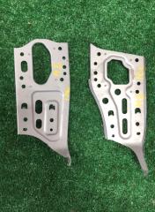 Фото запчасти крепление автомагнитолы Toyota MARK II 1999 контрактная запчасть Запчасть крепление автомагнитолы Toyota MARK II 1999