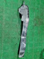 Фото запчасти защита горловины топливного бака Toyota Alphard 2004 Б/У запчасть Запчасть защита горловины топливного бака Toyota Alphard 2004