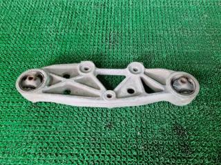 Фото запчасти крепление редуктора заднее Toyota Alphard 2001 Б/У запчасть Запчасть крепление редуктора заднее Toyota Alphard 2001