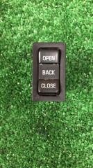 Запчасть кнопка управления дверями Toyota Hiace 1998