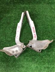 Фото запчасти петли капота Toyota LAND Cruiser 2005 Б/У запчасть Запчасть петли капота Toyota LAND Cruiser 2005