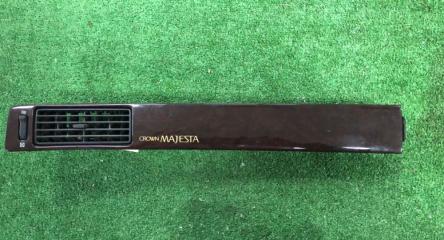 Запчасть консоль торпеды Toyota Crown Majesta 1996