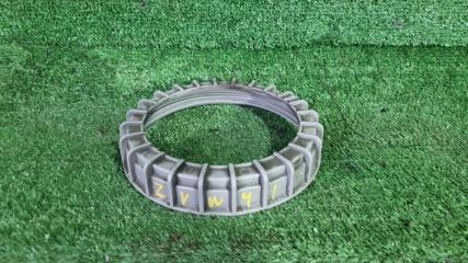 Запчасть крепление топливного насоса Toyota Prius Alpha 2013