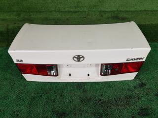 Запчасть крышка багажника задняя Toyota Camry Gracia 1997