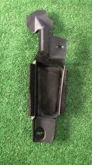 Фото запчасти пыльник крыла передний правый Toyota Prius 2010 контрактная запчасть Запчасть пыльник крыла передний правый Toyota Prius 2010