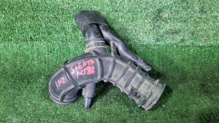 Фото запчасти патрубок воздушного фильтра Toyota Sienta 2003 контрактная запчасть Запчасть патрубок воздушного фильтра Toyota Sienta 2003