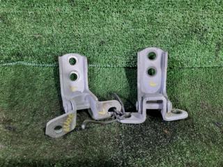 Запчасть петли двери передние левые Toyota Kluger V 2002