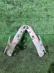 Запчасть петли капота Toyota Crown Majesta 1993