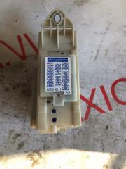 Блок предохранителей TOYOTA CROWN MAJESTA UZS186 3UZFE 8273030A30, 82730-30A30 3 ракурс Блок предохранителей TOYOTA CROWN MAJESTA UZS186 3UZFE 8273030A30, 82730-30A30 3 ракурс