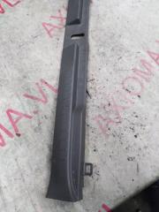 Накладка замка багажника HONDA MOBILIO GB2 L15A 84640SCC003ZB 2 ракурс