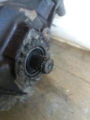 Редуктор передний SUBARU SAMBAR TT2 EN07V 38300KA580 2 ракурс
