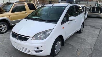 Накладка замка багажника MITSUBISHI COLT PLUS Z23W 4A91 7240A027XA 1 ракурс Накладка замка багажника MITSUBISHI COLT PLUS Z23W 4A91 7240A027XA 1 ракурс