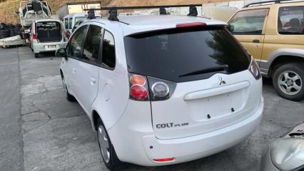 Накладка замка багажника MITSUBISHI COLT PLUS Z23W 4A91 7240A027XA 2 ракурс Накладка замка багажника MITSUBISHI COLT PLUS Z23W 4A91 7240A027XA 2 ракурс