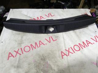 Накладка замка багажника MITSUBISHI COLT PLUS Z23W 4A91 7240A027XA 4 ракурс Накладка замка багажника MITSUBISHI COLT PLUS Z23W 4A91 7240A027XA 4 ракурс