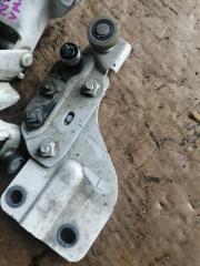 Ролик двери левый задний NISSAN NV200 VM20 HR16DE 82401JX00A, 82411JX00A, 82421JX00B 2 ракурс