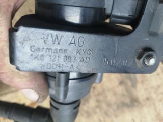 Помпа VOLKSWAGEN GOLF 1K1 BLG 1K0121093 4 ракурс