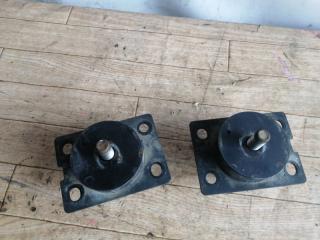Крепление кабины грузовика заднее ISUZU ELF NHR85A 4JJ1 8973837823, 8973837832 5 ракурс