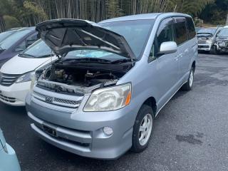 Крепление бампера левое заднее TOYOTA NOAH AZR65 1AZFSE 5215828010 1 ракурс