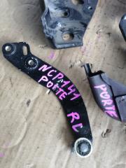Ролик двери левый задний TOYOTA PORTE NCP141 1NZFE 6832052030, 6839052050, 6836052060 4 ракурс