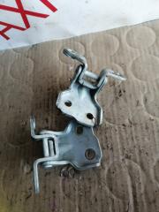 Петли на дверь правая передняя SUZUKI KEI HN11S F6A 6931060G01 2 ракурс