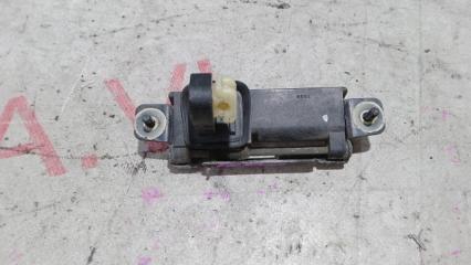 Ручка задней двери MAZDA VERISA DC5W ZYVE GJ6A6896602 2 ракурс Ручка задней двери MAZDA VERISA DC5W ZYVE GJ6A6896602 2 ракурс