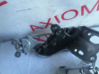 Ролик двери левый задний TOYOTA NOAH AZR65 1AZFSE 6832028050, 6839028020, 6836028040 2 ракурс