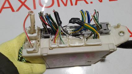 Блок предохранителей TOYOTA CROWN GRS182 3GRFSE 8273030140, 82730-30140 4 ракурс Блок предохранителей TOYOTA CROWN GRS182 3GRFSE 8273030140, 82730-30140 4 ракурс